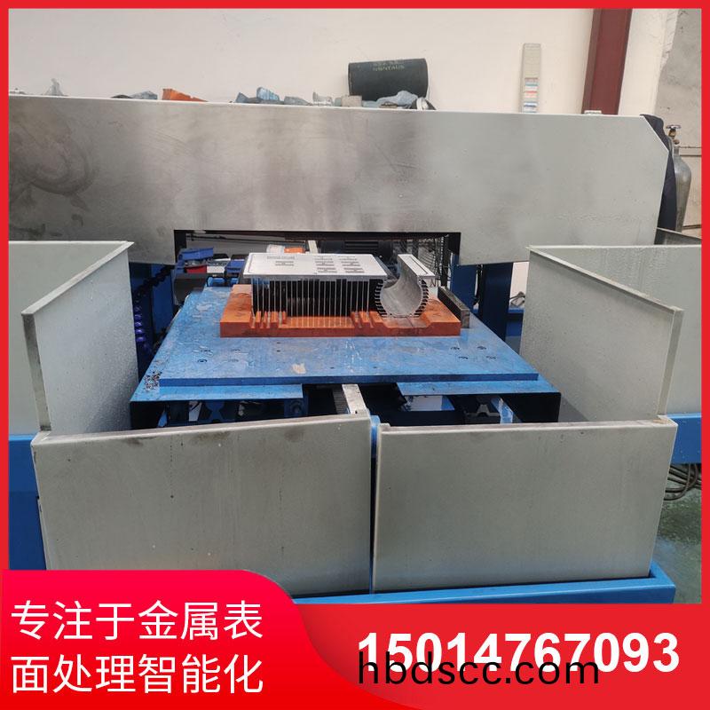 鋁(lv)材直(zhi)紋拉(la)絲(si)機廠傢