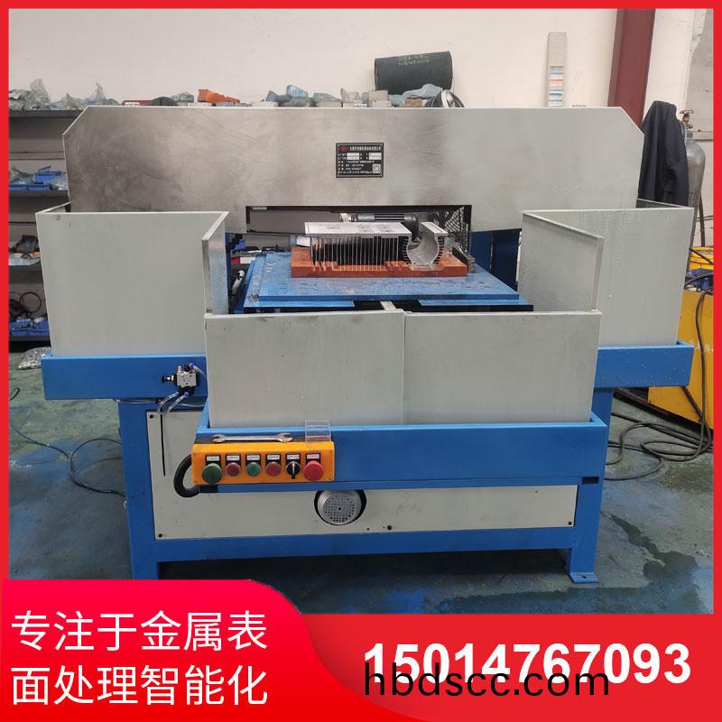 鋁材(cai)直(zhi)紋拉(la)絲機生(sheng)産供應